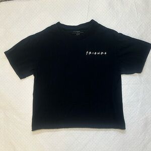 ❤️ 3/$15 FRIENDS vintage black tee, size small